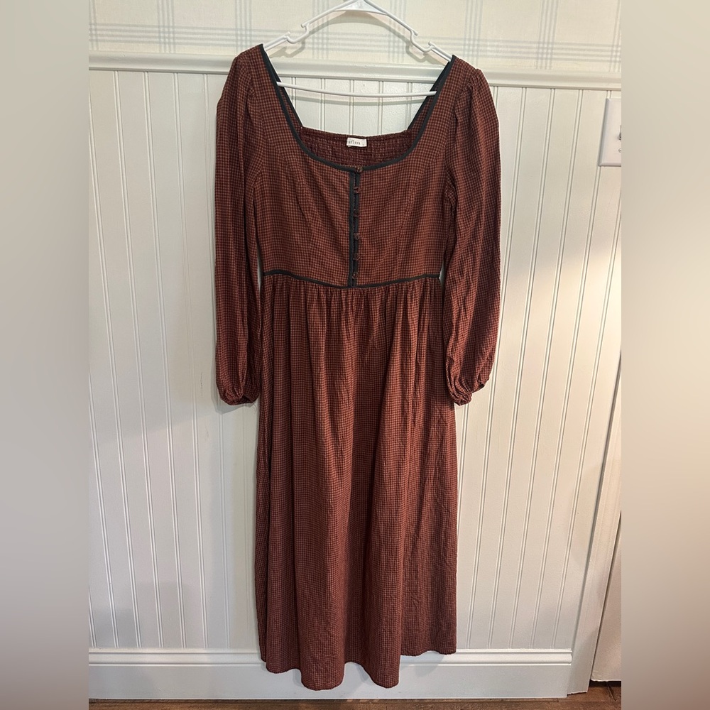 Neuflora Estella dress *missing button